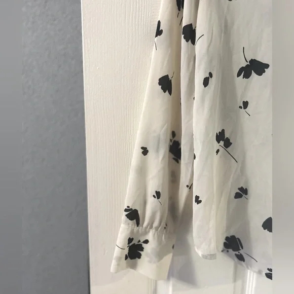 NWT Who What Wear Falling Tulip Button Up size medium - Picture 5 of 9